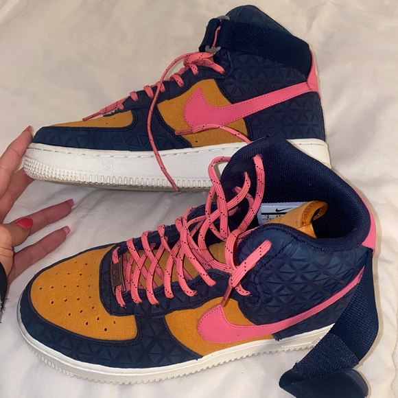 Nike Shoes - Picture 3 of 4